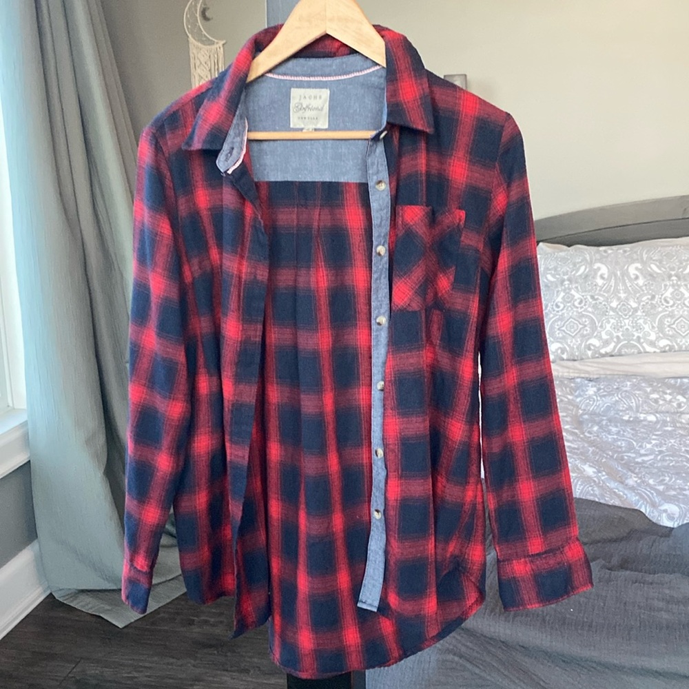 Jach’s Girfriend New Tork plaid button-up in navy and red with denim trim.